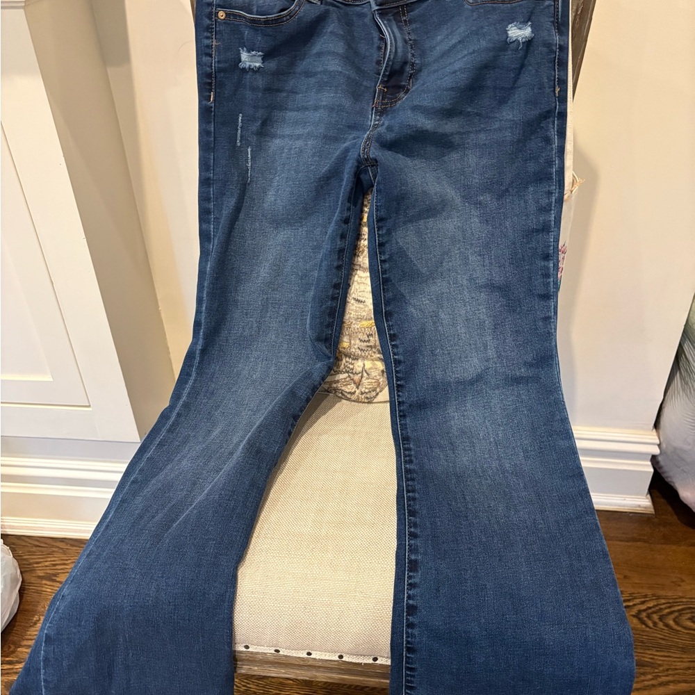 BCBG midrise bootcut Jean